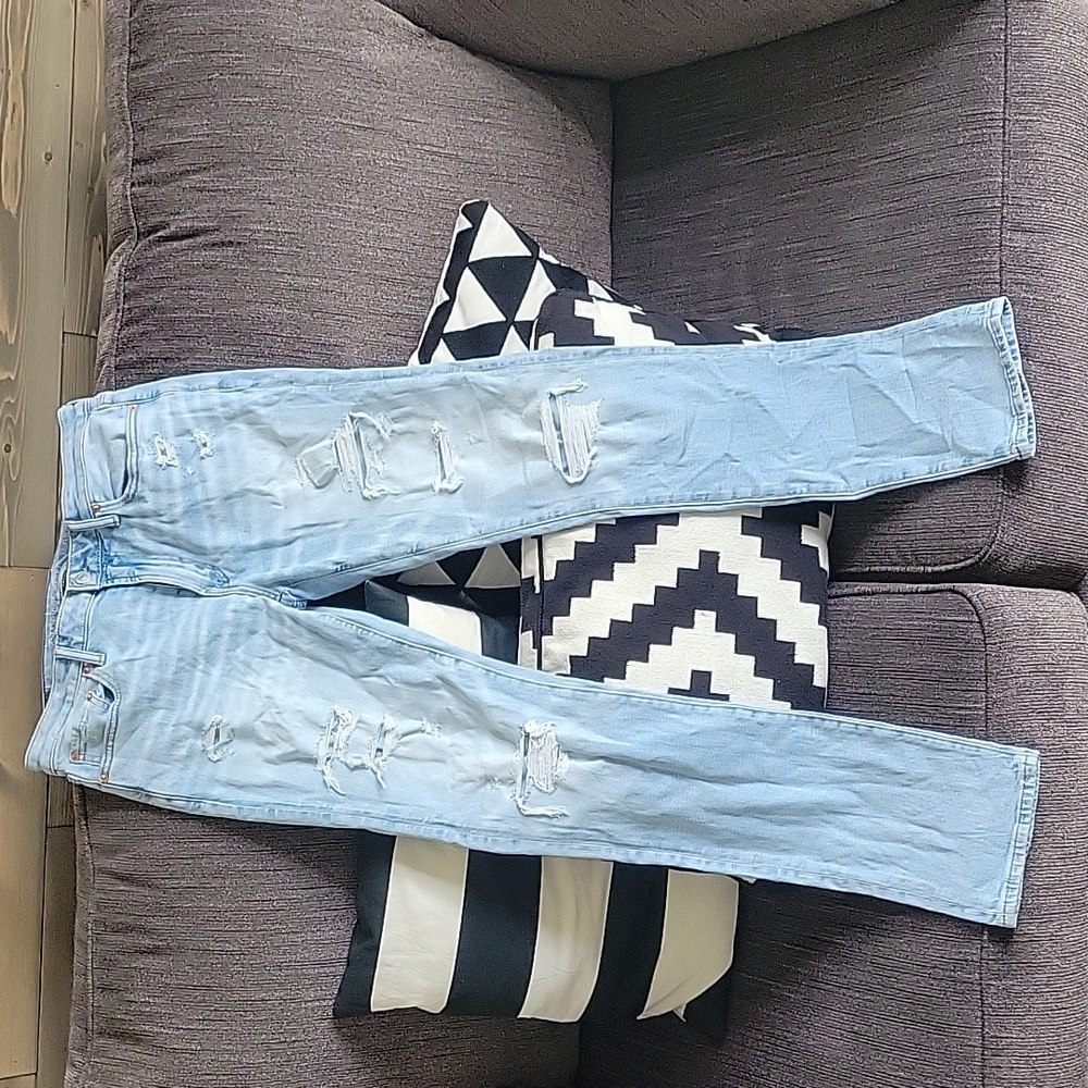Men's distressed jeans
